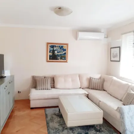 Spacious 80M2 Apartment In The Center Ljubuski Room photo