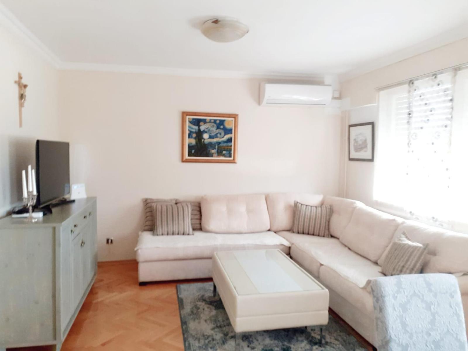 Spacious 80m2 In The Center Apartment *